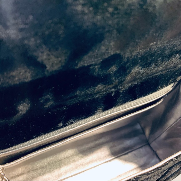 AUTH VINTAGE CHANEL black velvet handbag - Picture 7 of 12